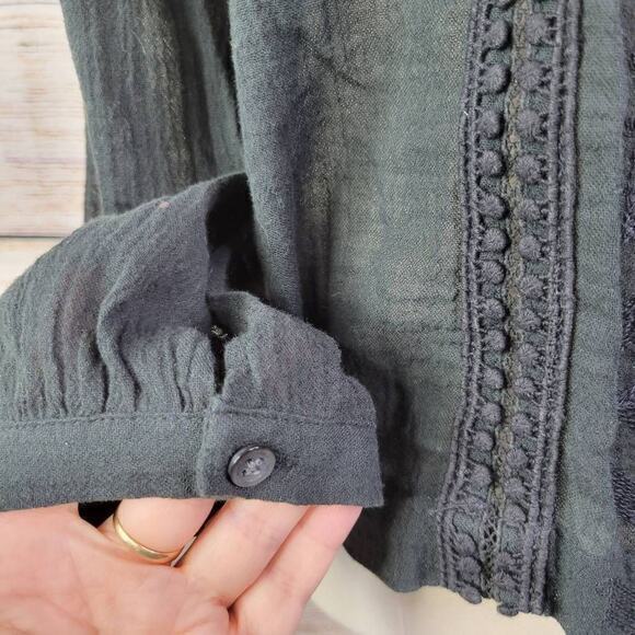 Broadway & Broome Women's Black Geometric Long Sleeve Keyhole Blouse Size Medium - Picture 4 of 7